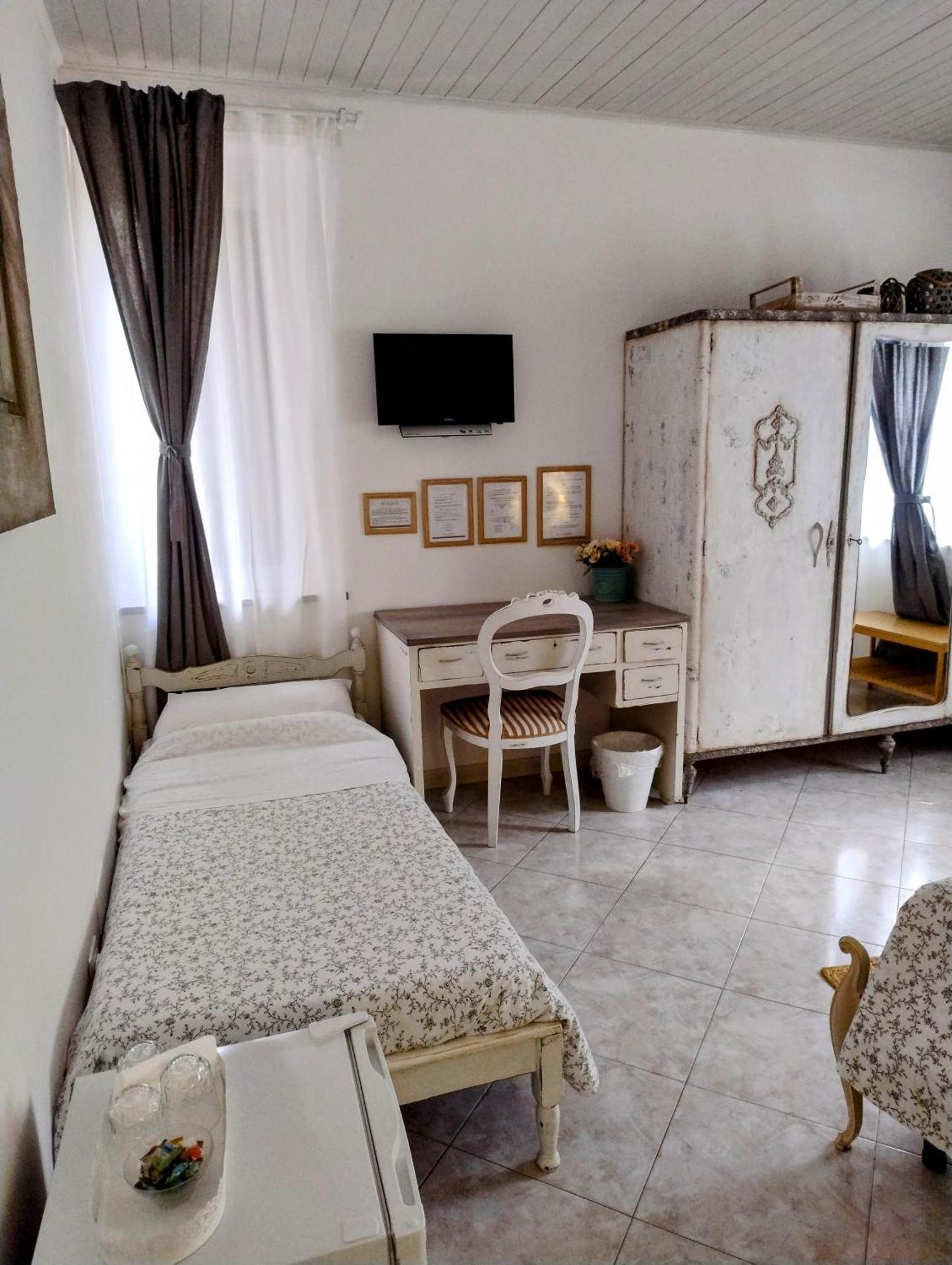 Grotta Dei Puntali B&B Каріні Номер фото