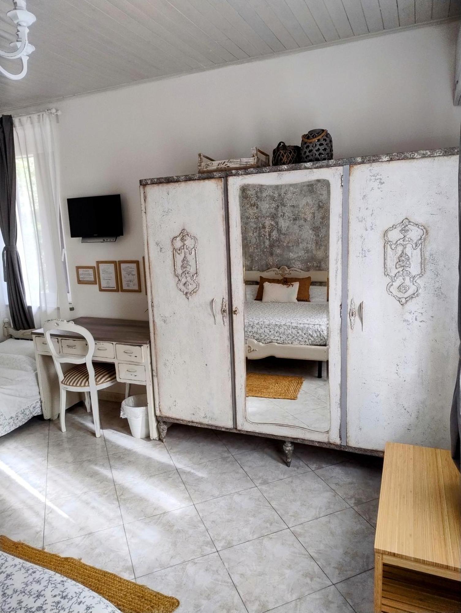 Grotta Dei Puntali B&B Каріні Номер фото